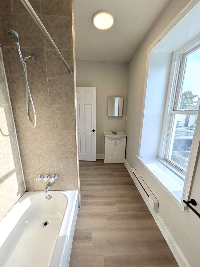Building Photo - 434 N 52nd St