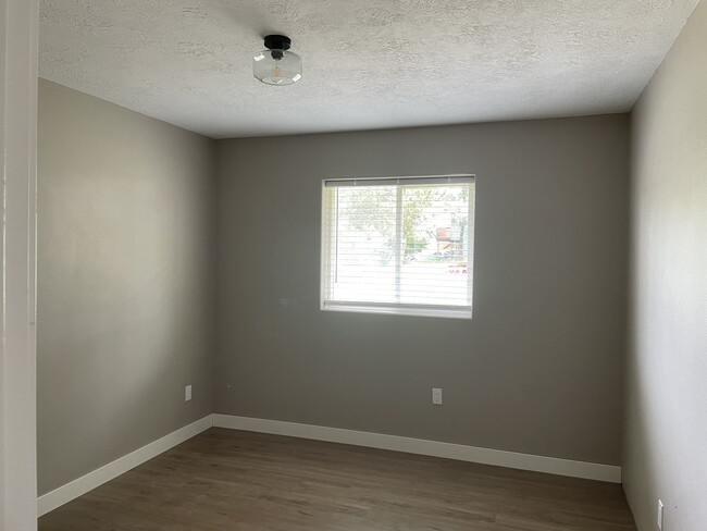 Building Photo - 740 NE Loper Ave