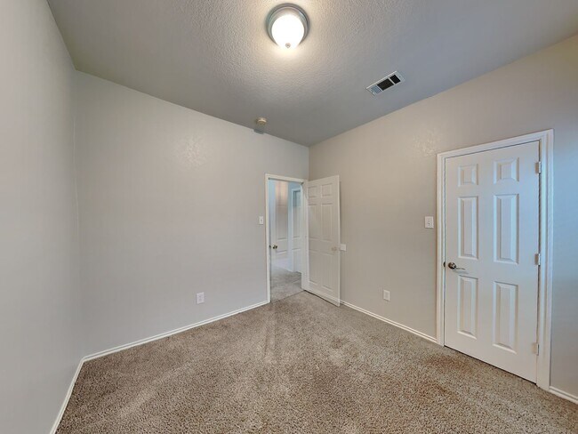 Building Photo - Cozy Home in Summer Creek Ranch! This is a...