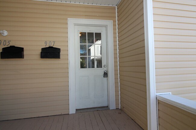 Building Photo - 90-990 Baker St