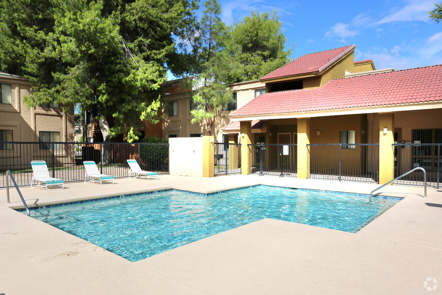 Pool - Parkside Apartments