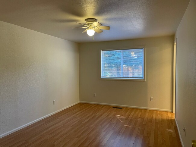 Building Photo - Newly Updated 3 Bedroom 2 Bath Home