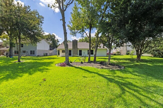 Building Photo - 210 Pecan Valley Ct