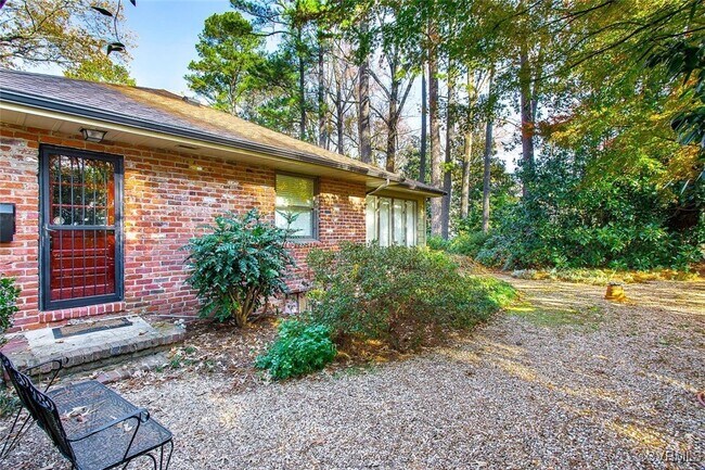 Building Photo - 509 Waveny Rd