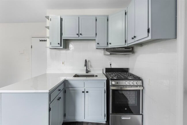 Building Photo - 676 Chestnut St