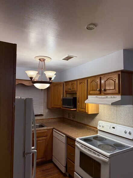 Building Photo - 11925 S Lawndale Ave