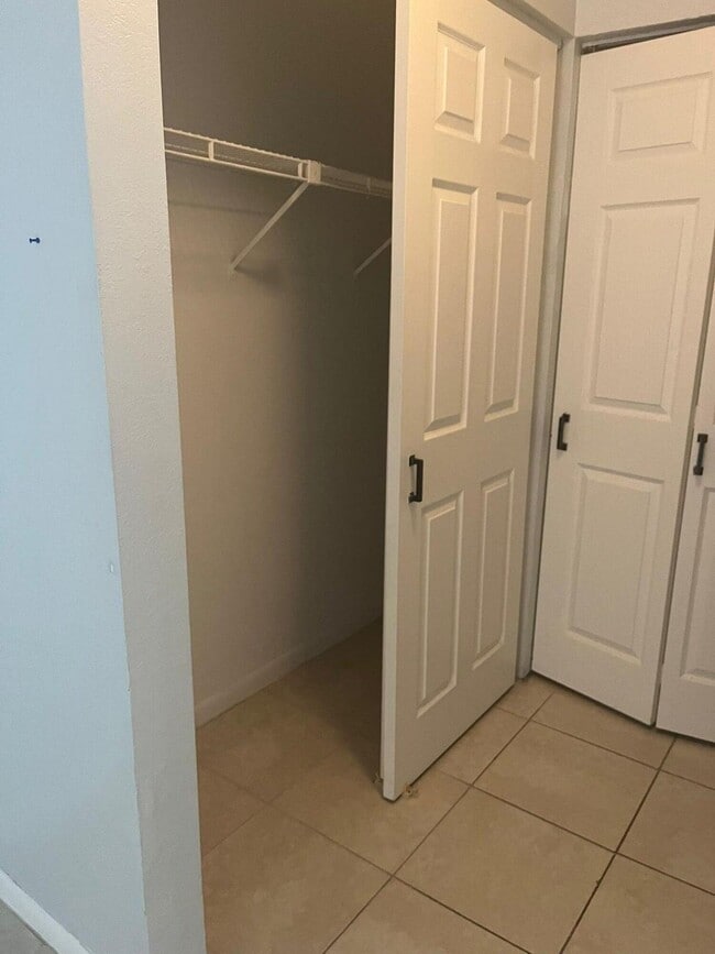 Building Photo - 6053 10th Ave N