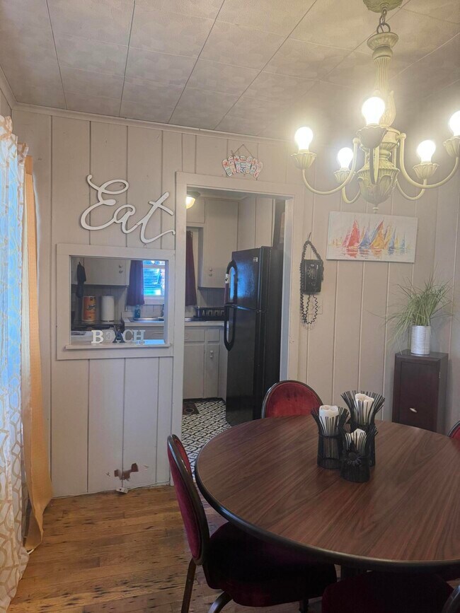 Building Photo - 13512 Venetian Dr