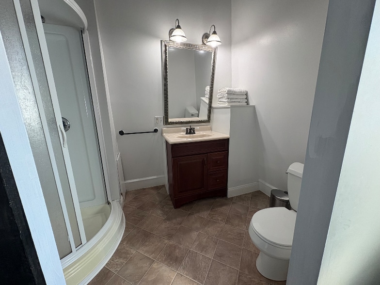 Building Photo - 615 W Market St