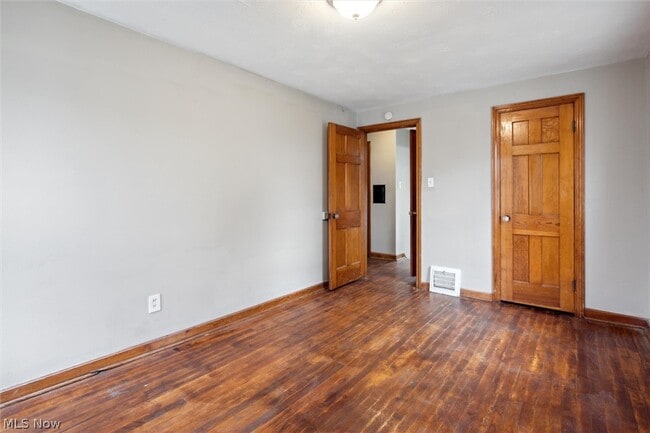 Building Photo - 9504 S Highland Ave