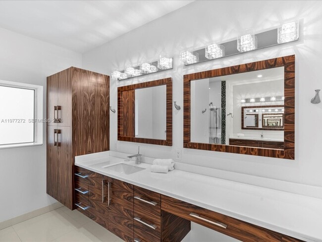 Building Photo - 3510 NE 17th Ave