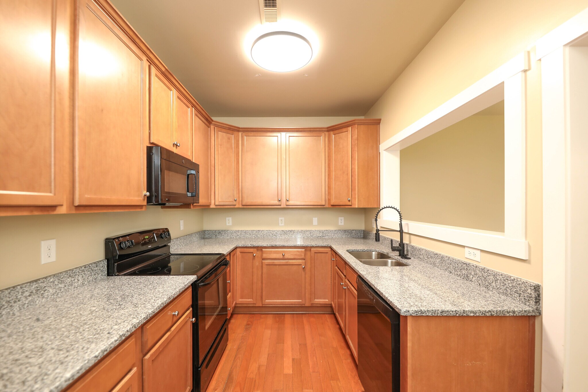 Building Photo - 328 Marquette Ct