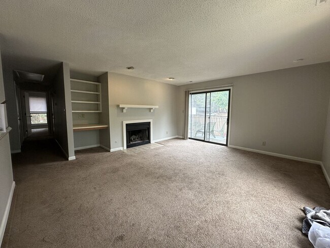 Building Photo - Sweetbriar Condos in North Raleigh - 2 bed...