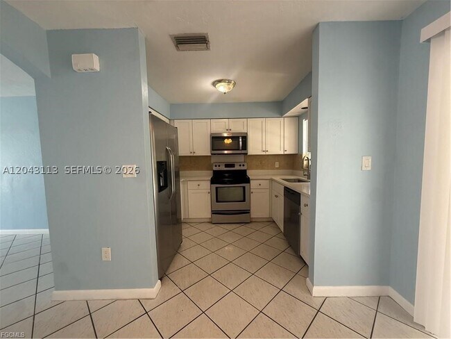 Building Photo - 257 Cape Coral Pkwy E