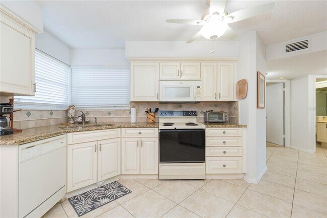 Building Photo - 6080 Bahia Del Mar Cir N
