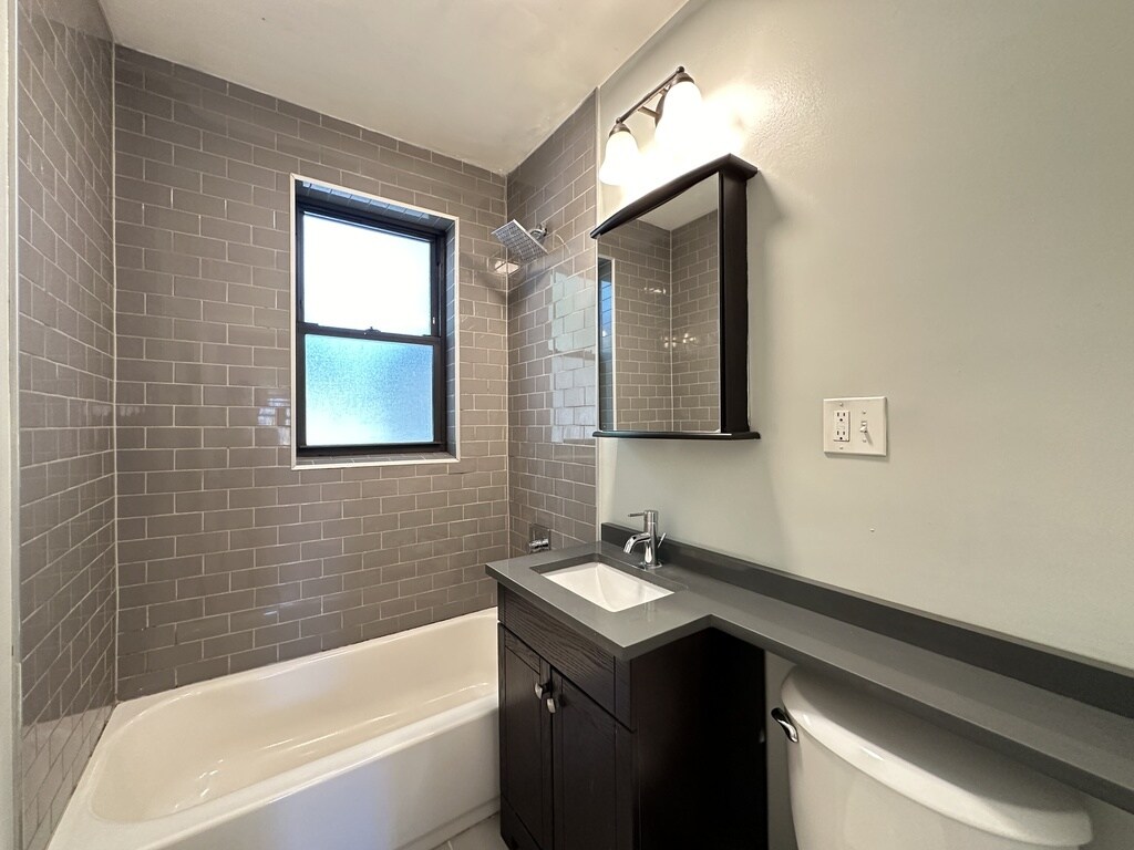 Building Photo - 4530 N Damen Ave
