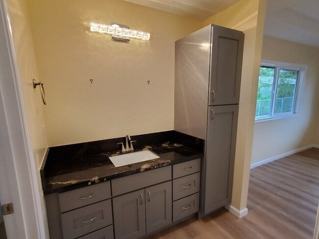 Building Photo - 16-2084-2084 Hanale Dr