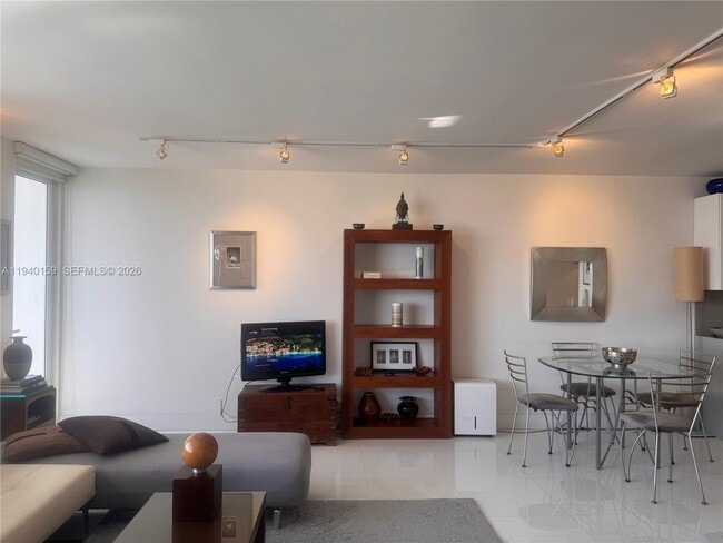 Building Photo - 100 Lincoln Rd