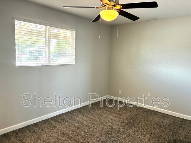 Building Photo - 1421 S Roberts Rd