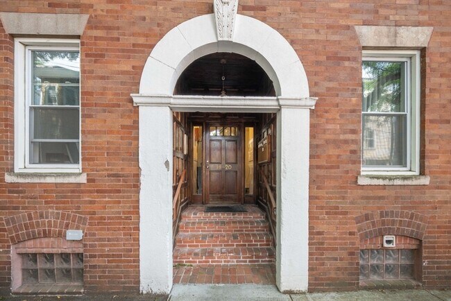 Building Photo - 18-20-20 Marcella St