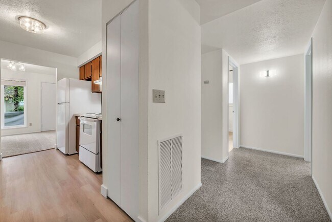 Building Photo - 1628-1628 Madras St SE