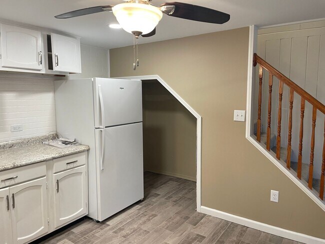 Building Photo - Private 4 Bedroom 1 Bathroom Townhome in East Hempfield Township!