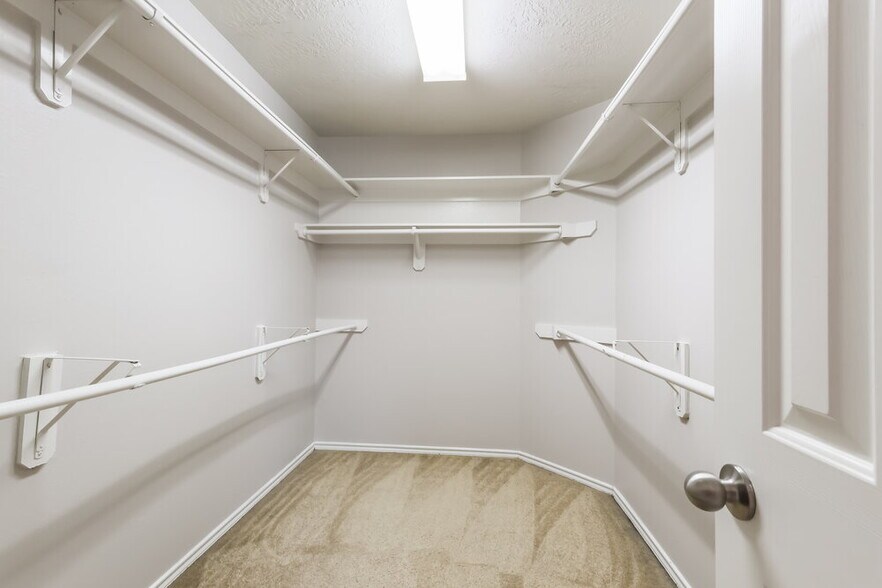 Building Photo - 13030 Sandhill Park Ln
