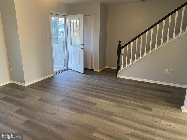 Building Photo - 4313 White Oak Ct