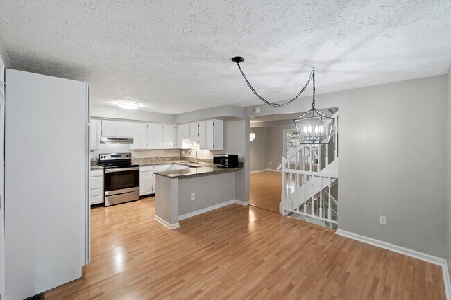 Building Photo - 7935 Tyson Oaks Cir