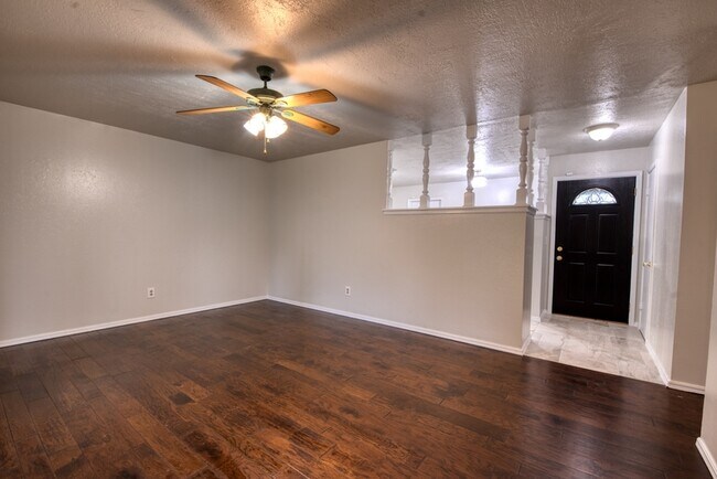 Building Photo - 301 Ellison St