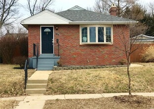 Building Photo - Updated Cottage with Garage & Privacy Fence