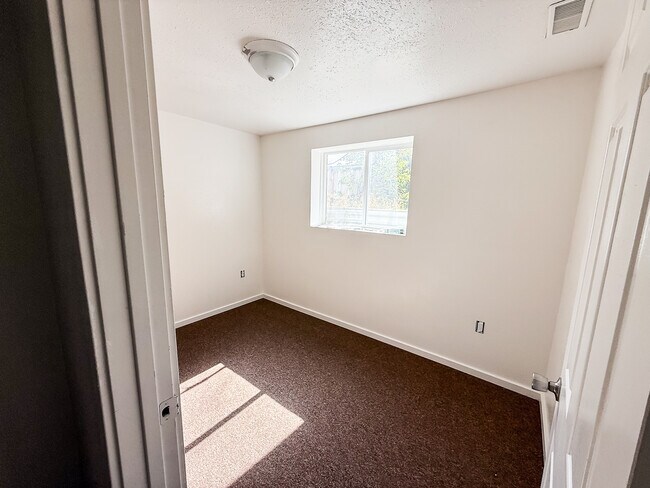 Building Photo - 1038 Cedar Ridge Rd
