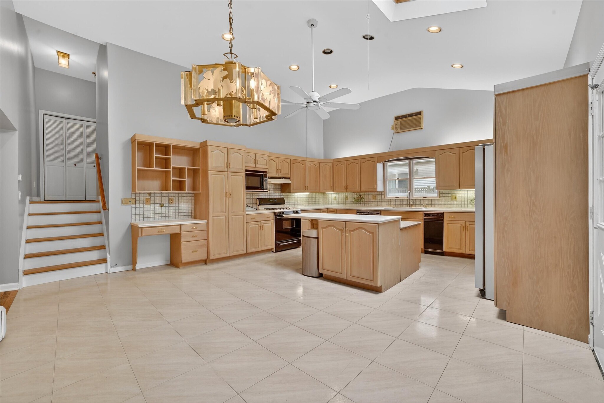 Building Photo - 4 Amackassin Ter