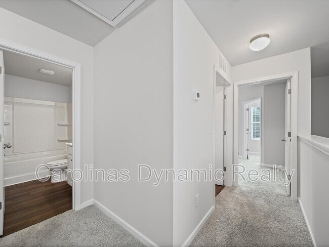 Building Photo - 914 S Battleground Ave