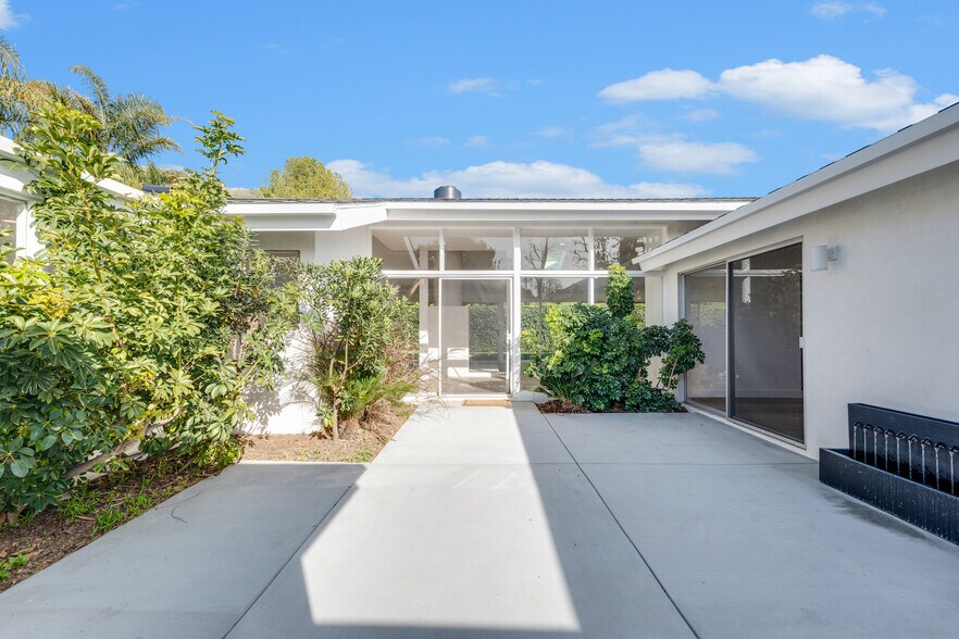 Atomic Ranch Style - 6234 Paseo Canyon Dr