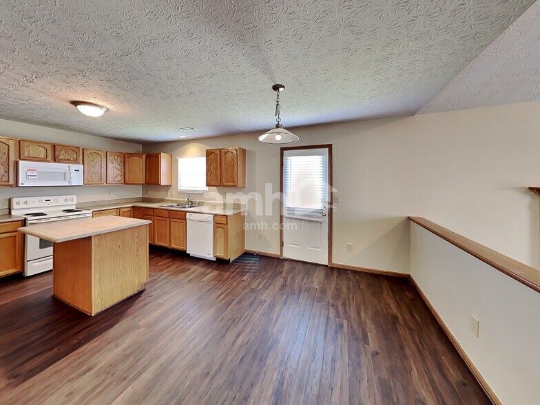 Building Photo - 3862 Liriope St