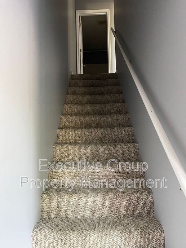 Building Photo - 179 Pointers Ct