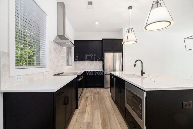 Building Photo - 205 Firefly Cir