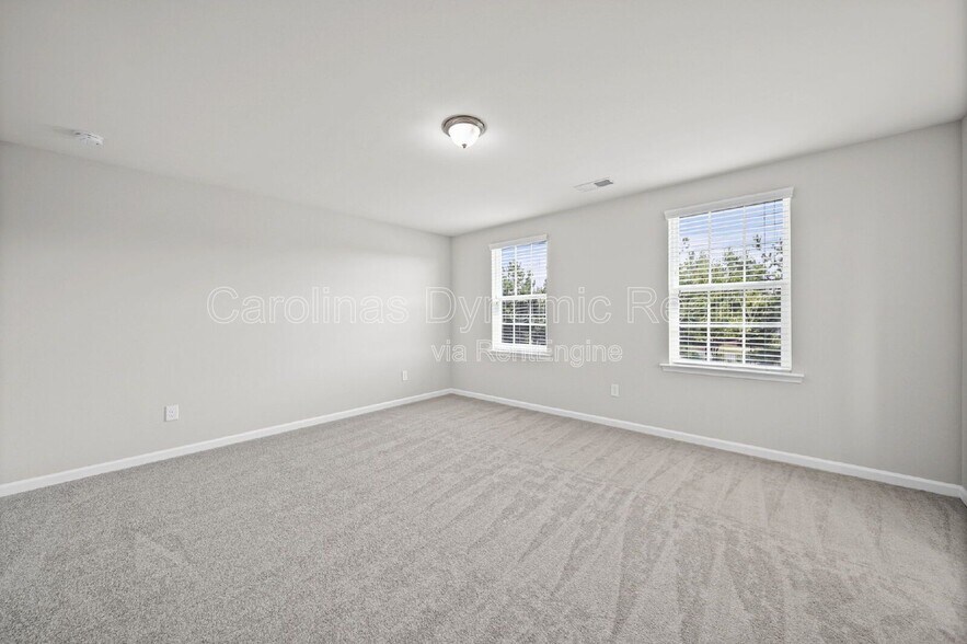 Building Photo - 15108 Evergreen House Dr