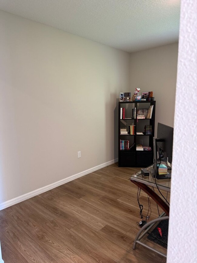 Building Photo - For Rent – Spacious 5-Bedroom Home in Lithia