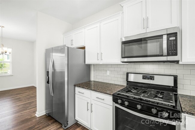 Building Photo - 3933 Meadow Green Dr