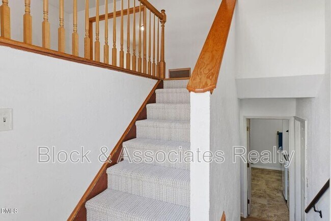 Building Photo - 1200 Boxwood Ln