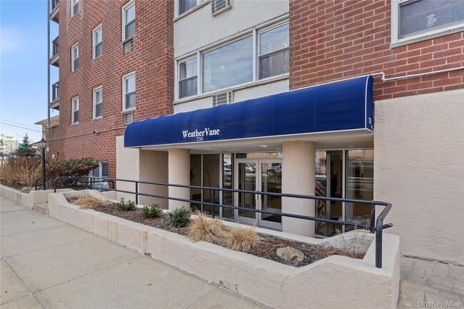 Building Photo - 750 Shore Rd