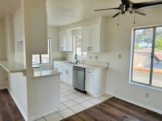 Building Photo - 5847 Gaviota Ave