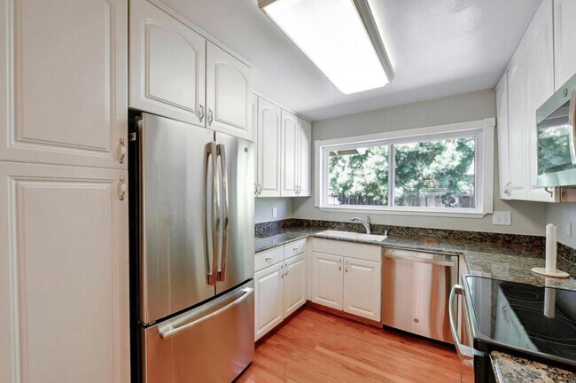 Building Photo - 6558 Crown Blvd