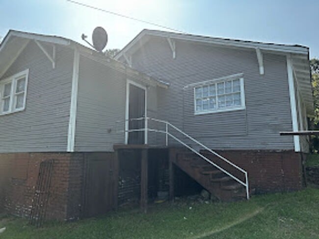 Building Photo - MOVE IN SPECIAL!! FIRST MONTH FREE!