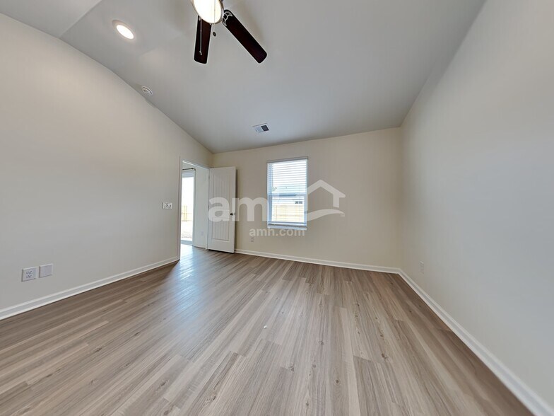 Building Photo - 1325 John Swann St