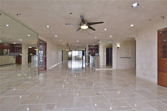 Building Photo - 40 N Interstate Hwy 35