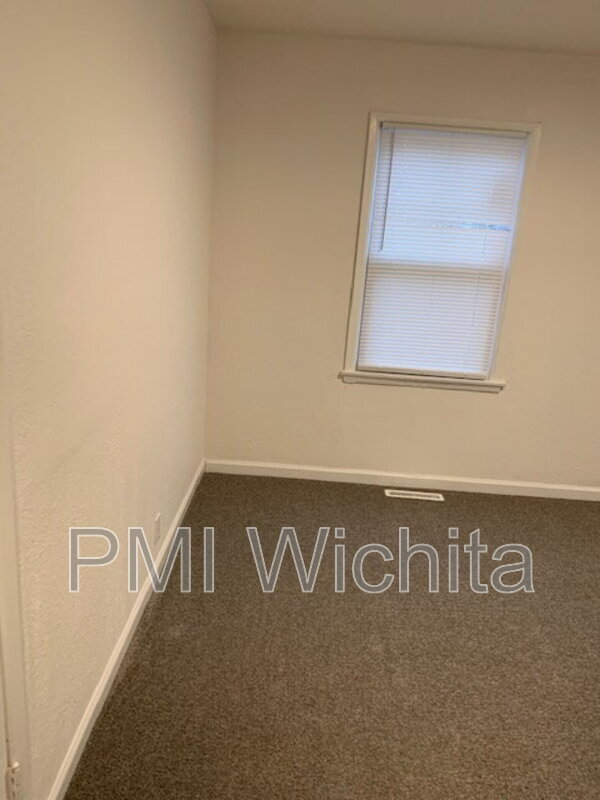 Building Photo - 2328 S Broadview St