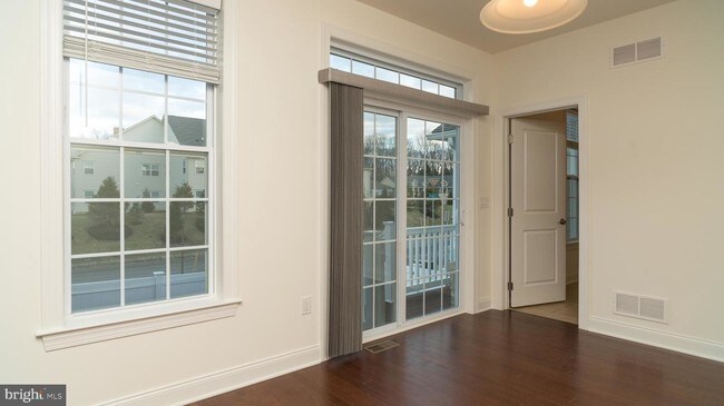 Building Photo - 2 PEACOCK Way